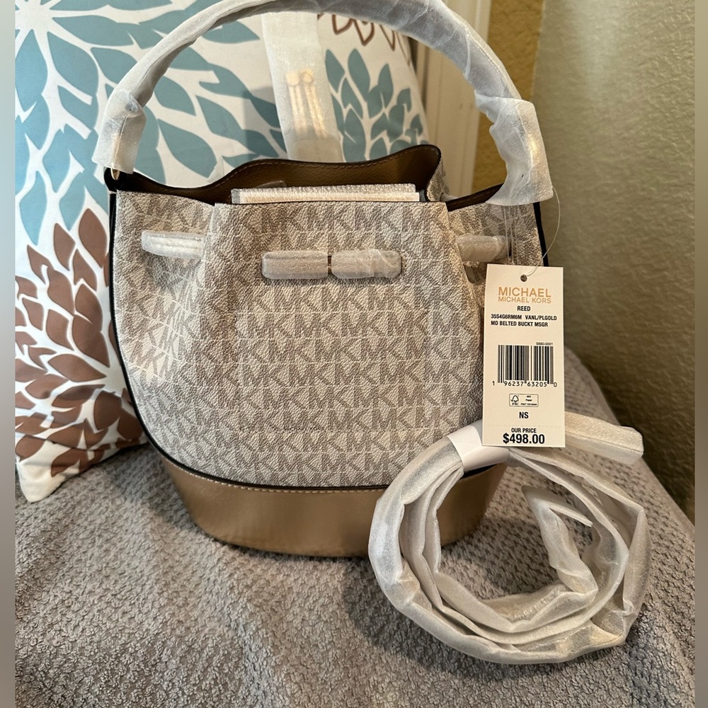 Michael Kors- REED 35S4G6RM6M VANL/PLGOLD MD BELTED BUCKT MSGR - NWT - Picture 5 of 16